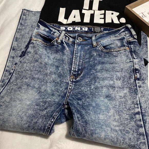 NWOT Ladies Jeans size 9 - Picture 9 of 10